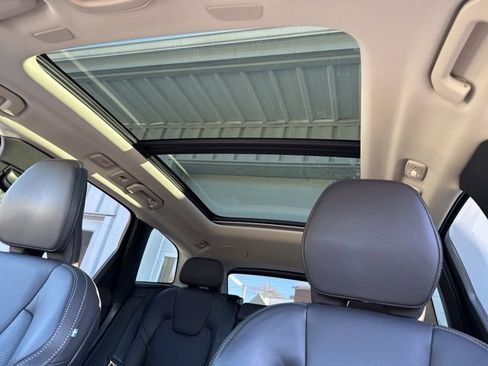 Certified 2024 Volvo XC60 B5 Ultimate w/ Protection Package Premier image 21