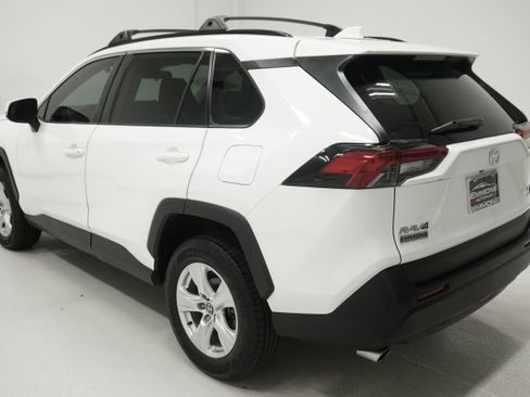 Used 2021 Toyota RAV4 XLE AWD/4WD image 4