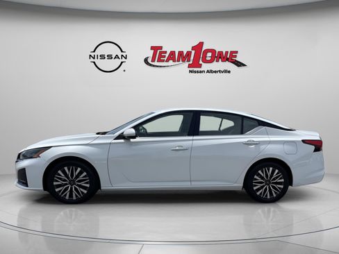 Used 2023 Nissan Altima 2.5 SV FWD image 5