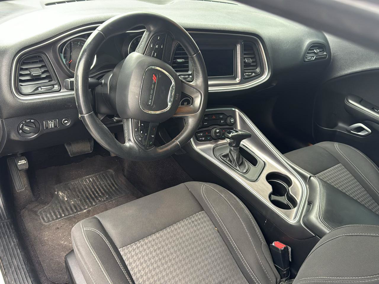Used 2018 Dodge Challenger SXT RWD image 9