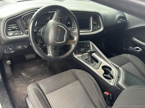 Used 2018 Dodge Challenger SXT RWD image 9