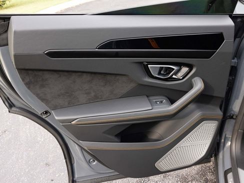 Used 2024 Lamborghini Urus S image 37