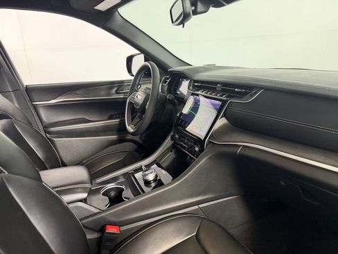 Used 2024 Jeep Grand Cherokee Limited image 32