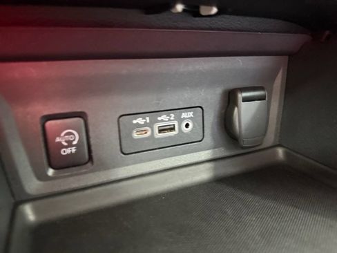 Used 2024 Nissan Sentra SV FWD image 25
