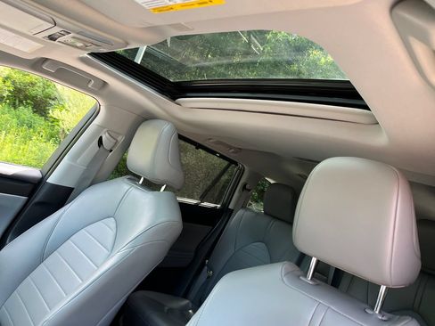 Used 2023 Toyota Highlander XLE AWD/4WD image 20
