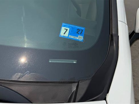Used 2023 Toyota Sienna XSE FWD image 4