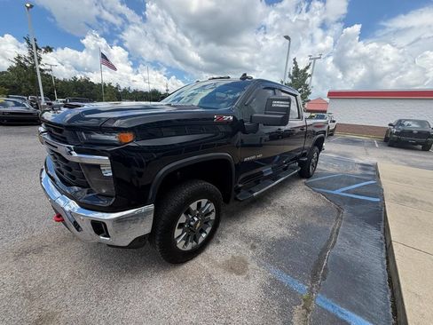 Used 2025 Chevrolet Silverado 2500 LT w/ Safety Package AWD/4WD image 3
