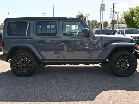Used 2025 Jeep Wrangler Unlimited Sahara w/ Safety Group AWD/4WD image 11