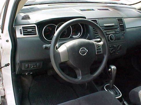 Used 2010 Nissan Versa 1.8 S w/ PWR Plus Pkg image 11