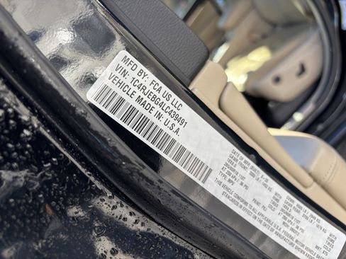 Used 2020 Jeep Grand Cherokee Limited image 32