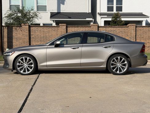 Used 2019 Volvo S60 T5 Momentum w/ Premium Package image 9