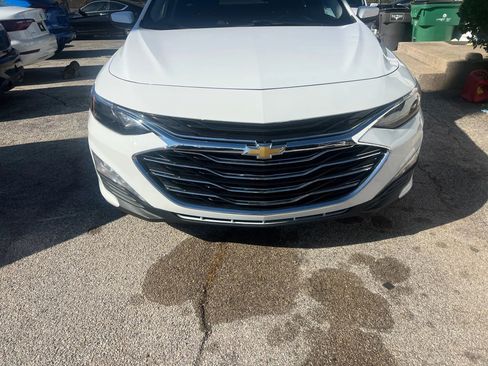 Used 2022 Chevrolet Malibu LT image 3