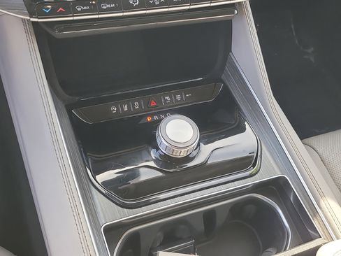 Used 2024 Jeep Wagoneer L Series II w/ Flexible Seating Group image 25