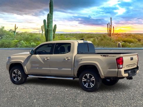 Used 2017 Toyota Tacoma TRD Sport w/ Tow Package image 4