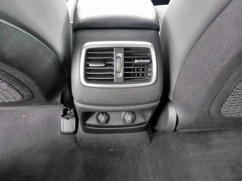 Used 2020 Kia Sorento LX image 19