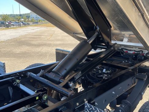 New 2024 Ford F550 4x4 Regular Cab Super Duty image 19