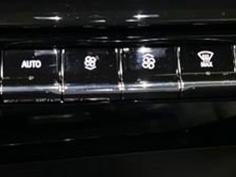 Used 2025 Chevrolet Suburban LT w/ Comfort Package image 35