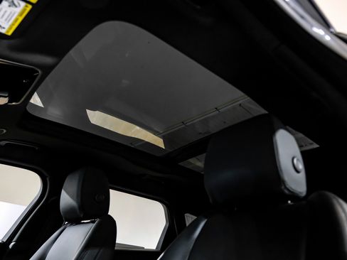 Used 2024 Land Rover Range Rover Velar Dynamic SE image 4