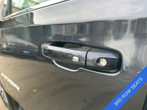 Used 2023 Chevrolet Suburban LT image 11