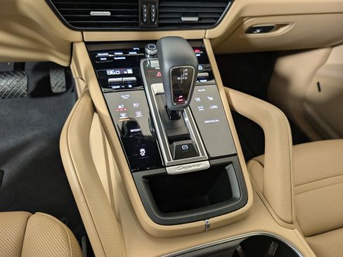 Used 2023 Porsche Cayenne image 24