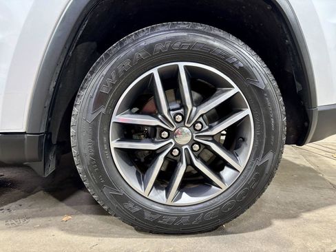 Used 2017 Jeep Grand Cherokee Limited image 46