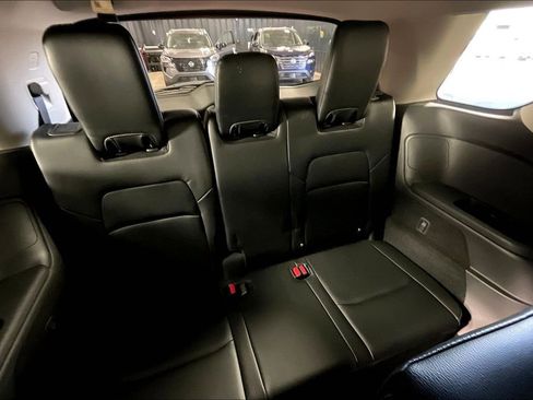 Used 2023 Nissan Pathfinder SL w/ Lighting Package (N92) FWD image 37