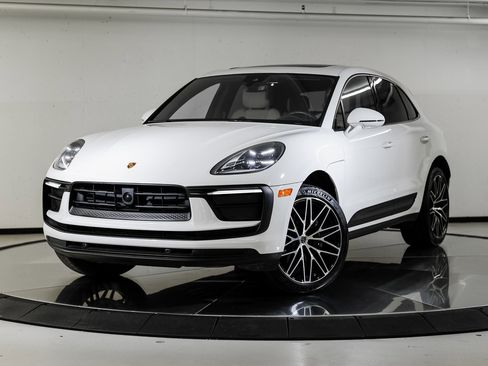 Certified 2025 Porsche Macan image 1