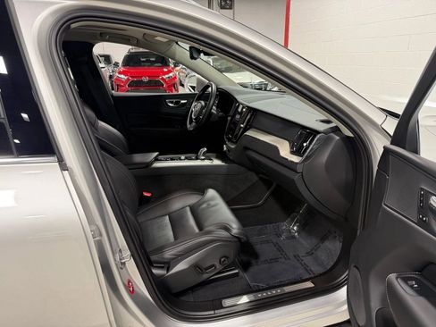 Used 2018 Volvo XC60 T8 Inscription w/ Luxury Seat Package image 45