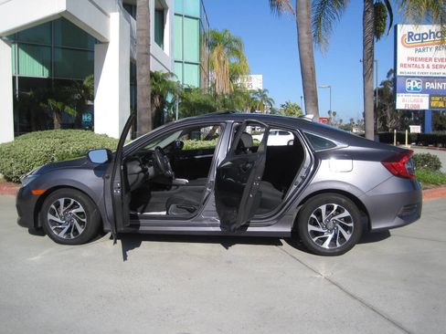 Used 2018 Honda Civic EX image 11