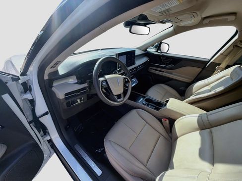 Used 2023 Lincoln Corsair FWD image 9