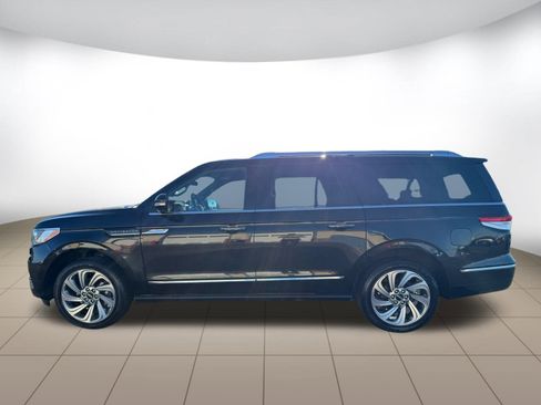 Used 2024 Lincoln Navigator L Premiere image 4