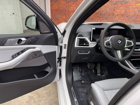 New 2026 BMW X7 xDrive40i w/ M Sport Package image 9