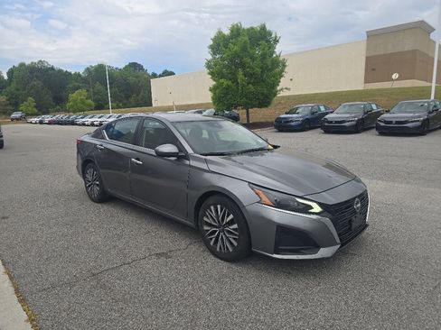 Used 2023 Nissan Altima 2.5 SV FWD image 7