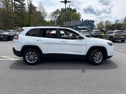 Used 2022 Jeep Cherokee Latitude Lux w/ Mopar Interior Package AWD/4WD image 8