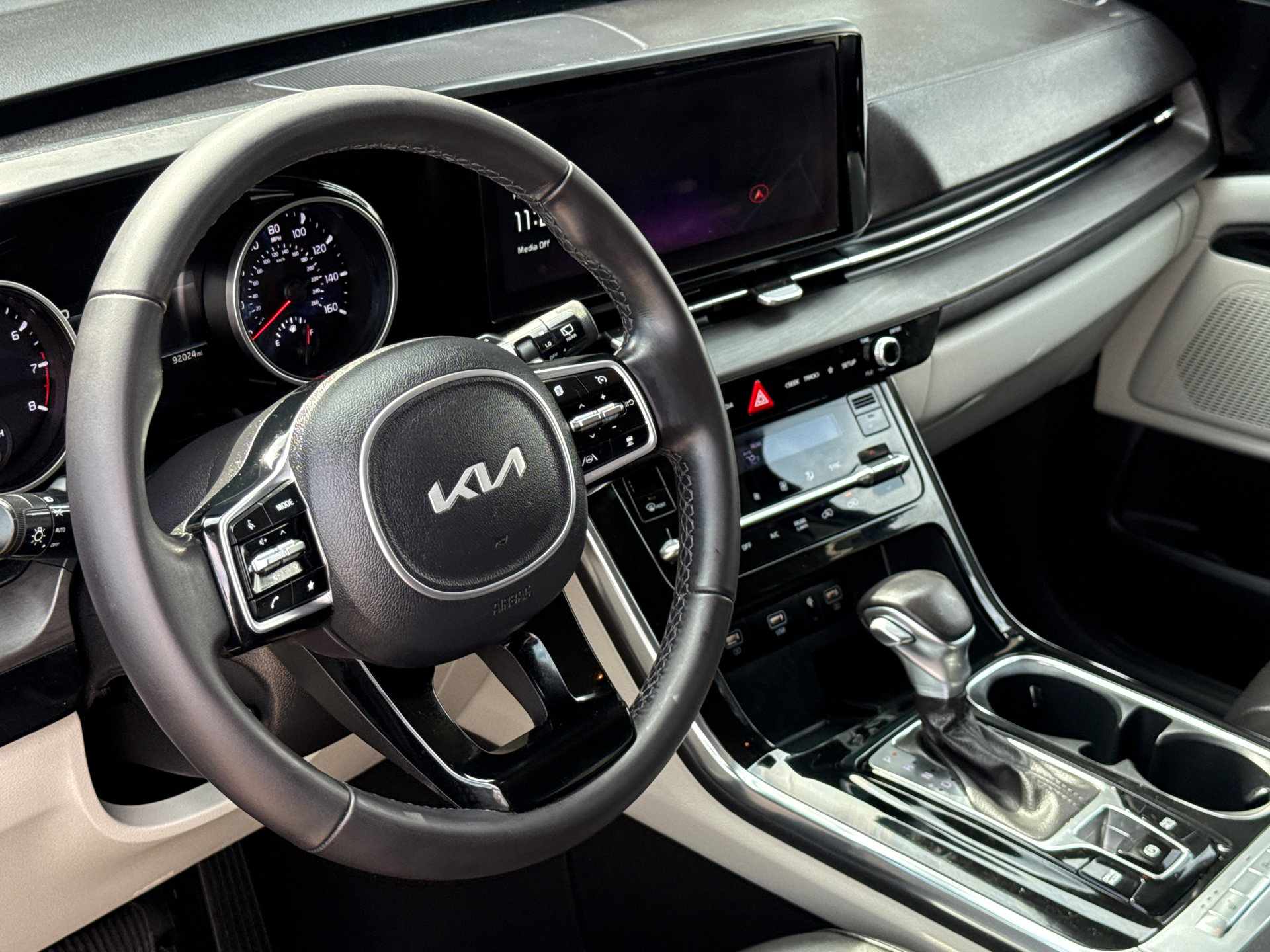 Used 2023 Kia Carnival EX FWD image 19