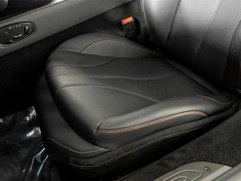 Used 2025 Aston Martin V8 Vantage Coupe RWD image 20