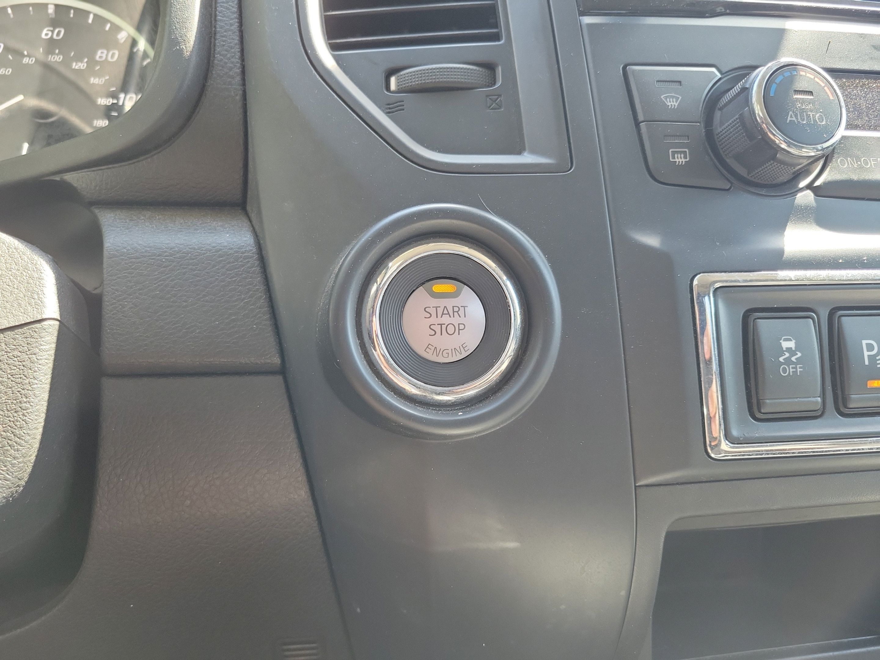 Used 2023 Nissan Titan SV w/ SV Convenience Package RWD image 27