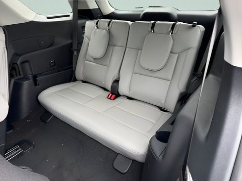 New 2026 Ford Explorer Active w/ Active Comfort Package AWD/4WD image 8