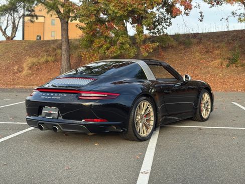 Used 2019 Porsche 911 image 13