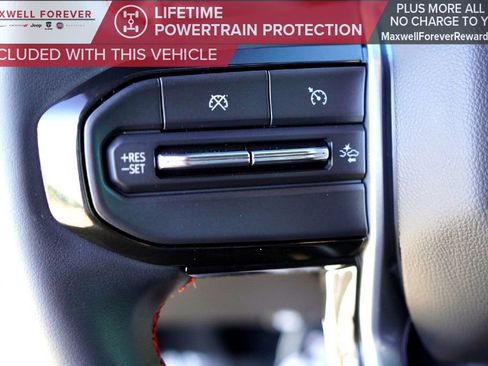 Used 2024 Chevrolet Colorado Z71 w/ Z71 Convenience Package 2 image 17