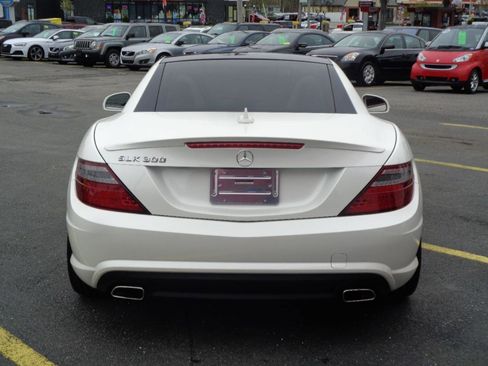 Used 2016 Mercedes-Benz SLK 300 image 11