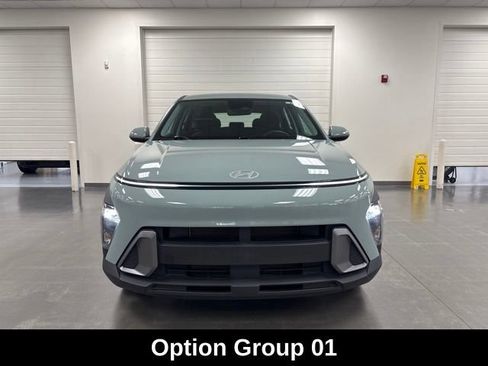Used 2024 Hyundai Kona SE FWD image 2