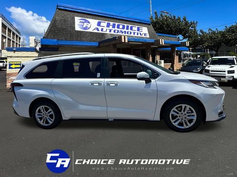 Used 2026 Toyota Sienna Limited FWD image 8