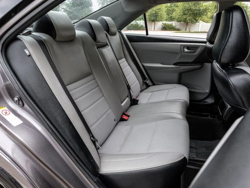 Used 2017 Toyota Camry SE w/ Protection Package (Q2) FWD image 40