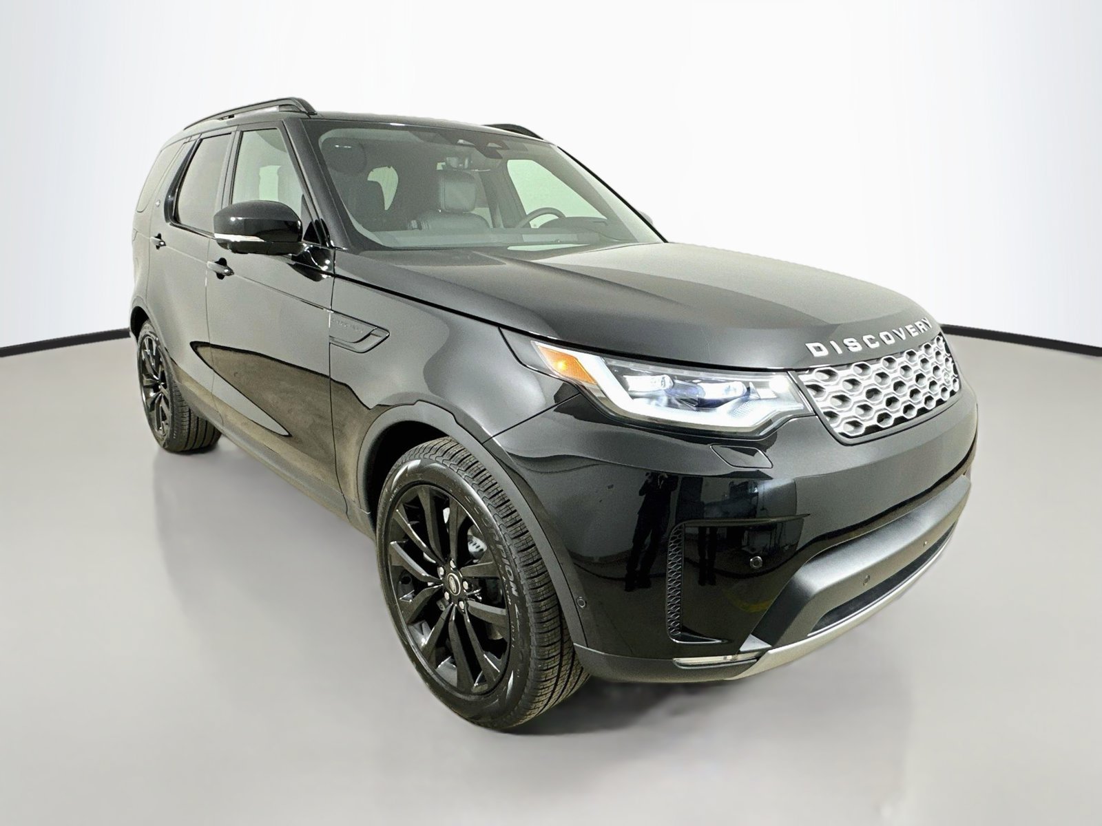 New 2026 Land Rover Discovery S AWD/4WD image 3