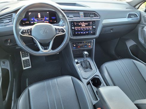 Used 2022 Volkswagen Tiguan SE R-Line image 17