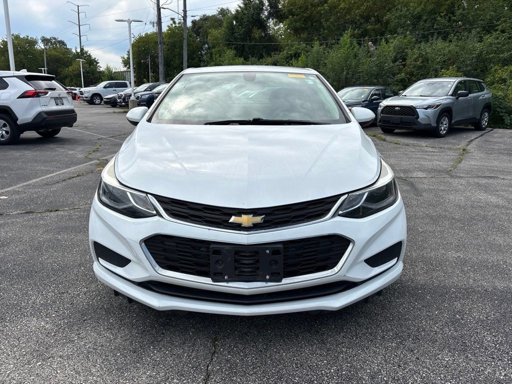 Used 2018 Chevrolet Cruze LT FWD image 2