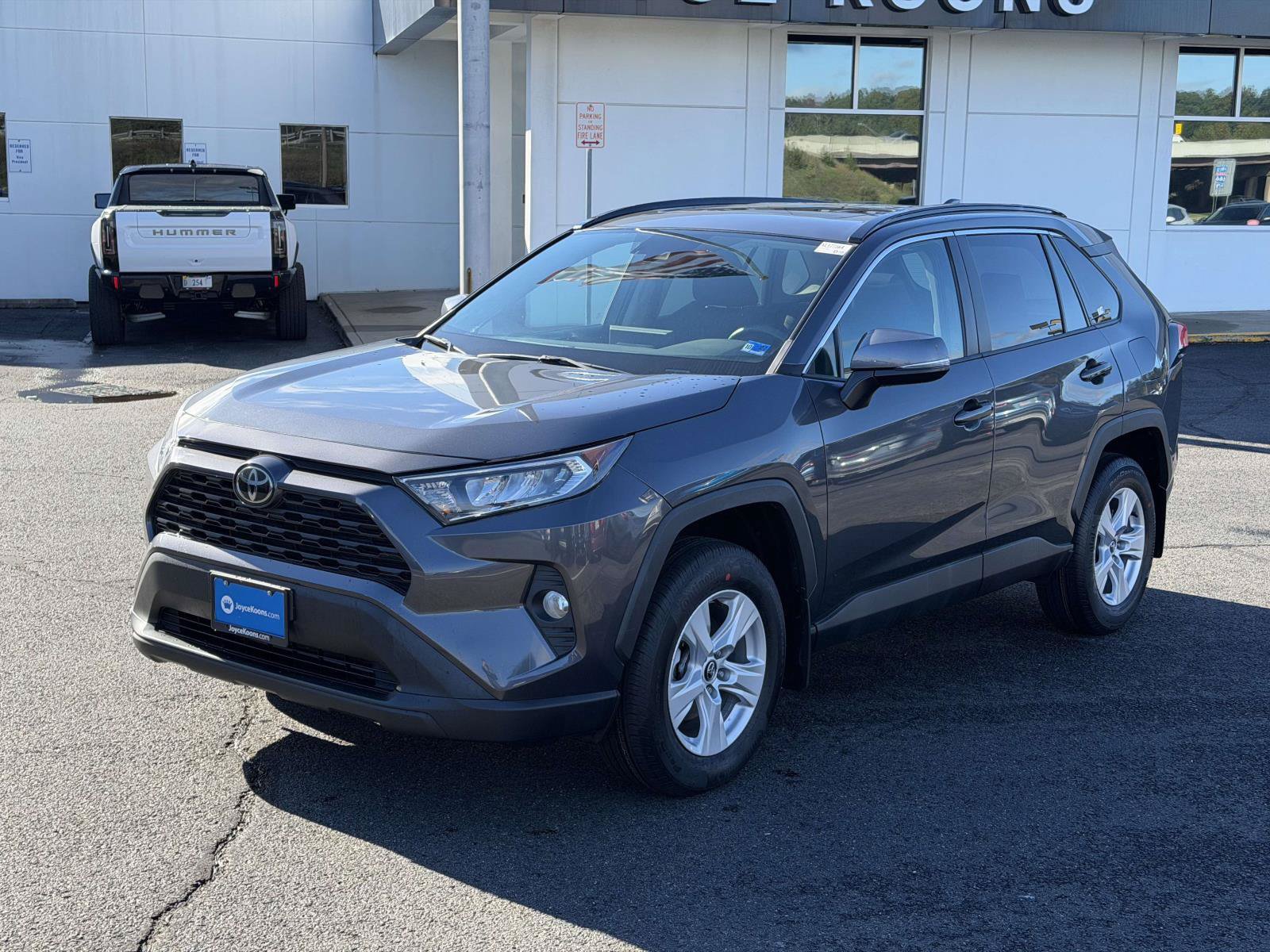 Used 2020 Toyota RAV4 XLE w/ Convenience Package AWD/4WD image 4