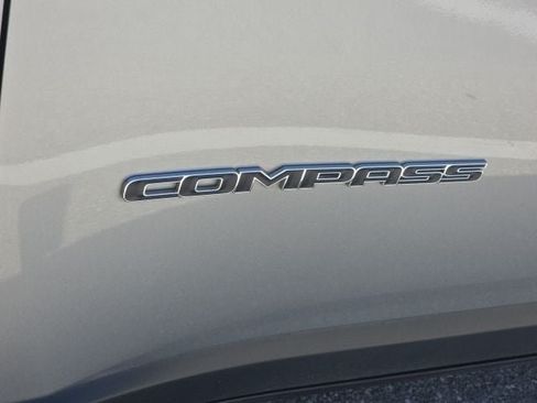 Used 2022 Jeep Compass Latitude w/ Convenience Group FWD image 11