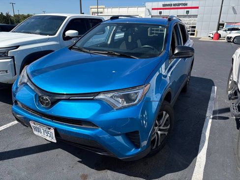 Used 2018 Toyota RAV4 LE w/ All Weather Liner Package FWD image 1